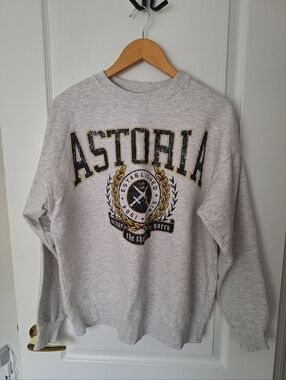 Ardene Collegiate Astoria 1984 Occupy The Throne Queen grey crew neck sweatshirt